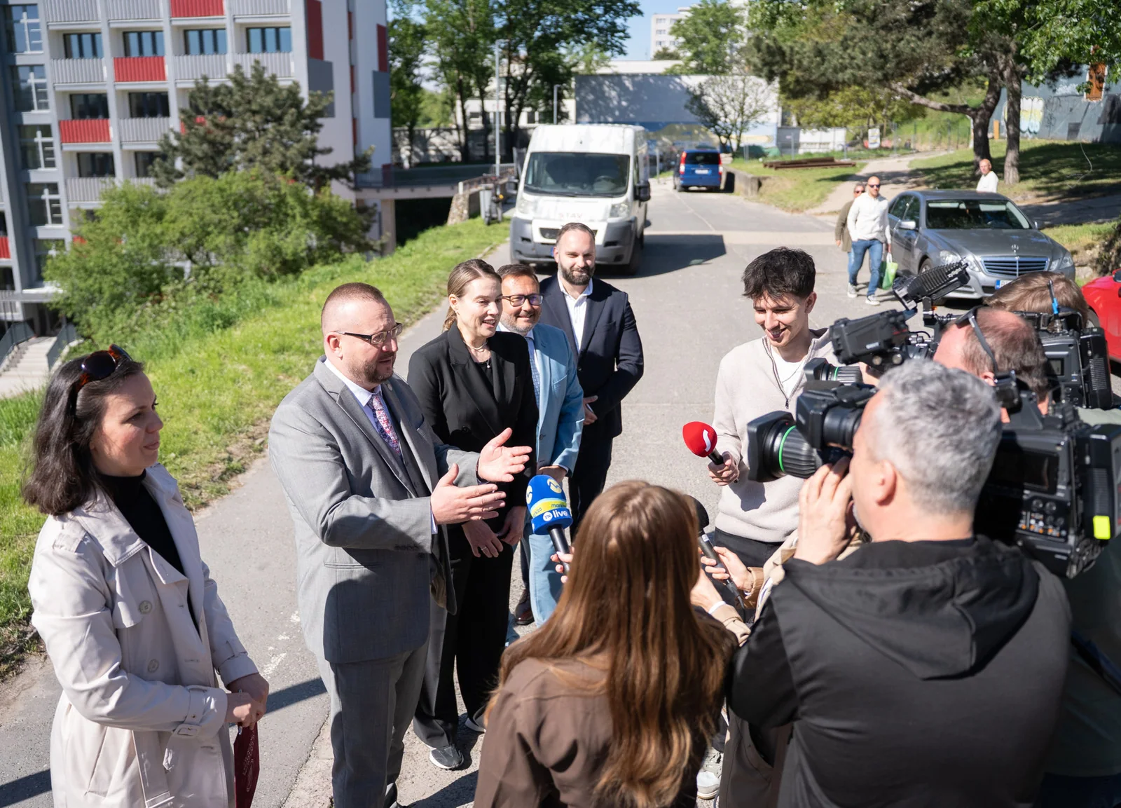 Прес-показ реконструкції Štúrak: представники університету спілкуються з журналістами