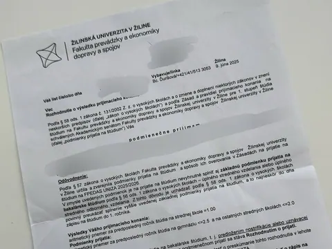 Рішення Жилінського університету про зарахування із закритими особистими даними