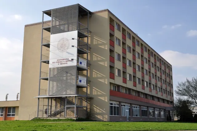 Головна будівля Університету святих Кирила і Мефодія у Трнаві